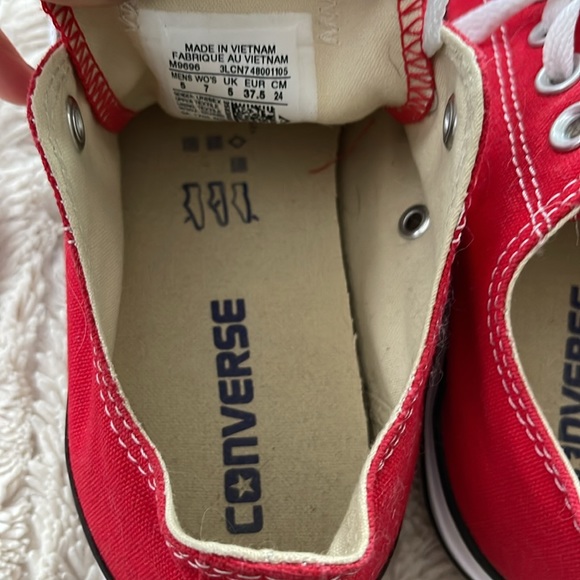 Converse Chuck Taylor All Star Red Shoes Sneakers Women’s Size 7 Men’s Size 5 - Picture 4 of 8